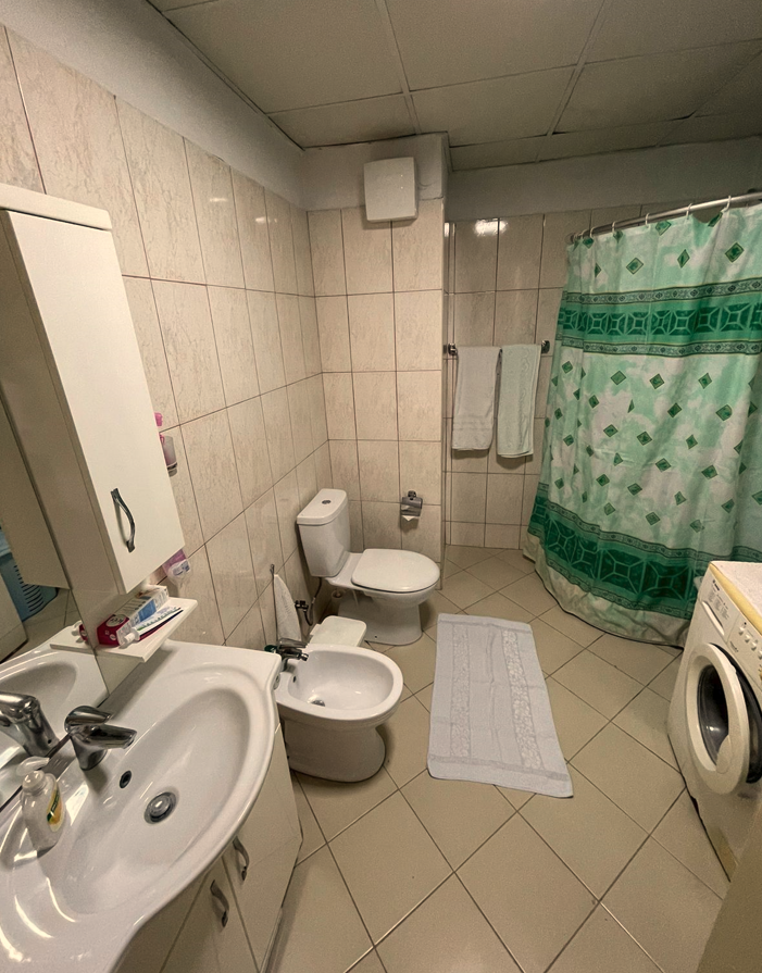 Tirane, shes apartament 2+1+Ballkon Kati 6, 106 m² 138.000 € (Yzberisht)