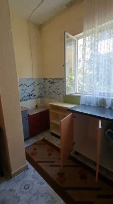 Tirane, jepet me qera apartament 1+1 Kati 2, 60 m² 250 € (Xhamllik)