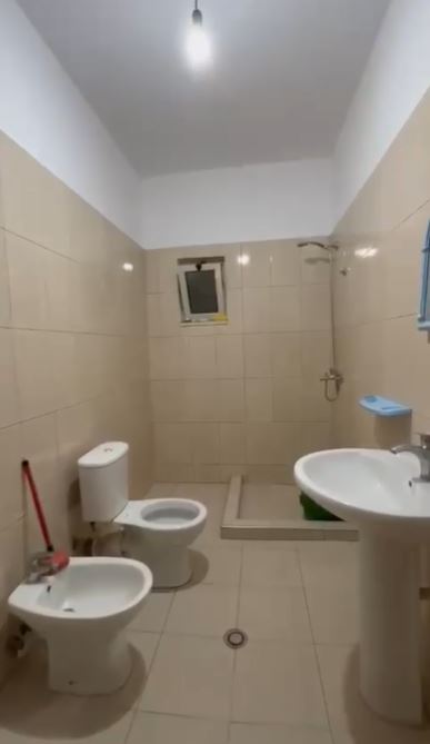 Tirane, jepet me qera apartament 2+1 Kati 3, 90 m² 400 € (Amerikan 3)