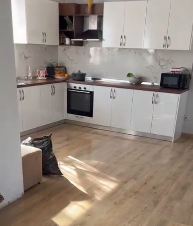 Tirane, shitet apartament 3+1 Kati 1, 173 m² 250.000 € (Liqeni I Thate)