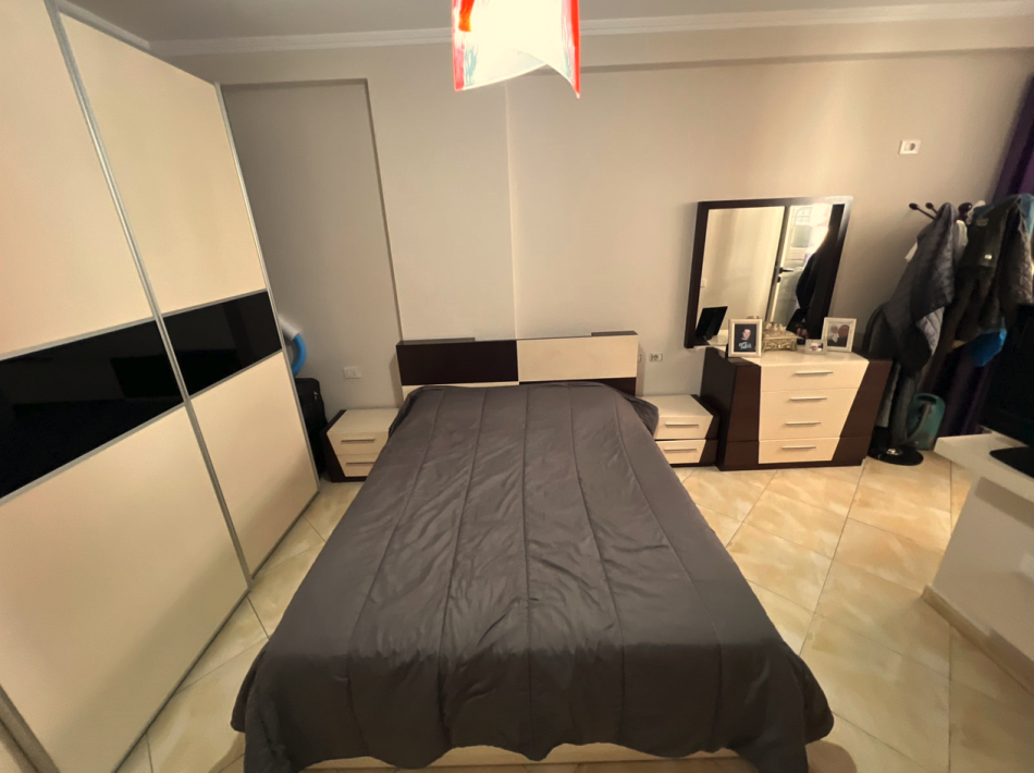 Tirane, shes apartament 2+1+Ballkon Kati 5, 99 m² 134.000 € (Yzberisht)