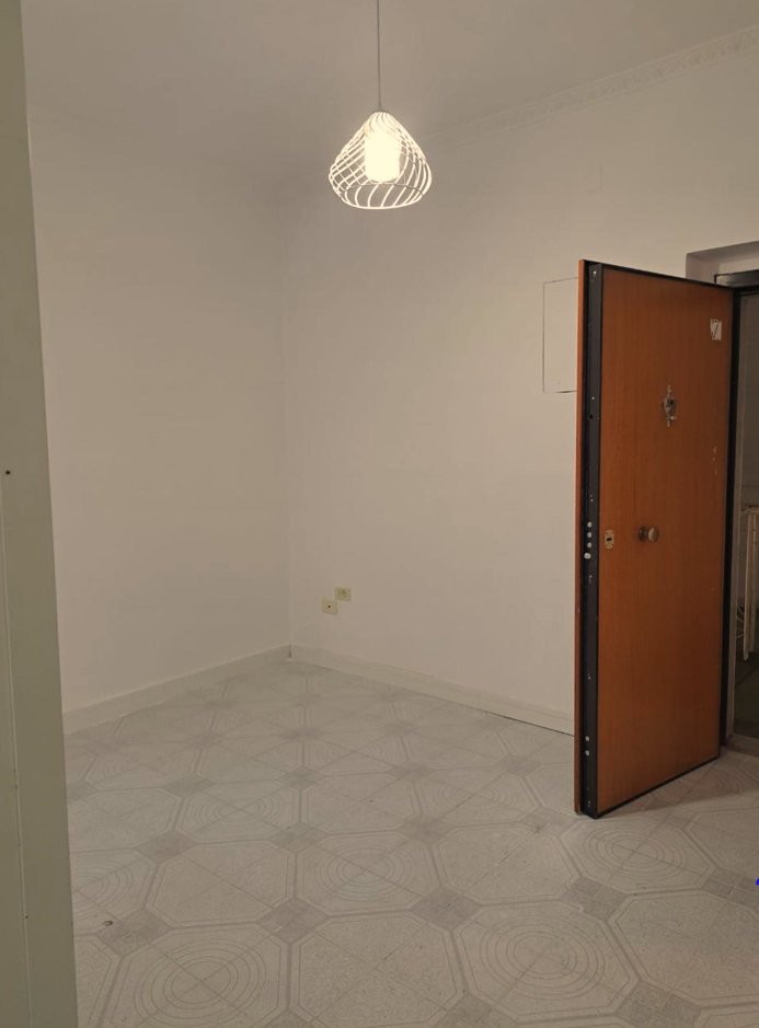 Tirane, jepet me qera zyre Kati 1, 153 m² 1.500 € (Bllok)
