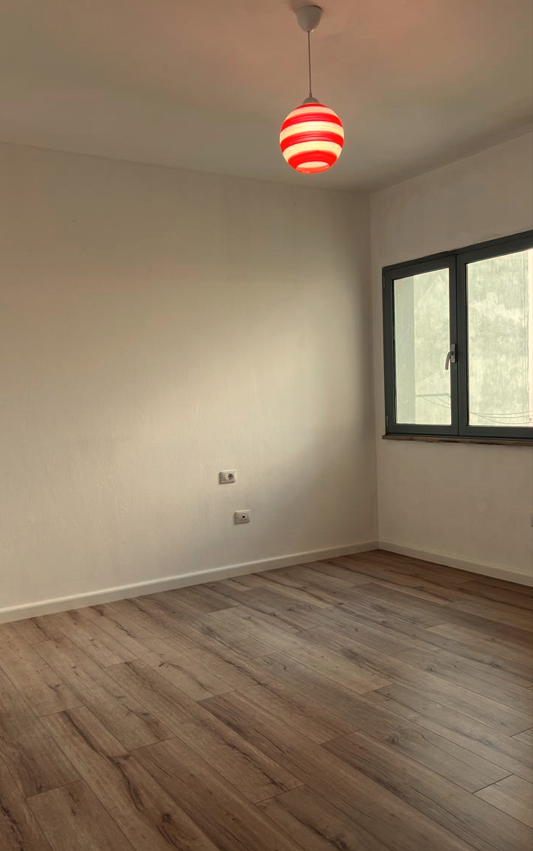 Tirane, shes apartament 1+1+Ballkon Kati 8, 76 m² 147.000 € (Zogu i Zi)