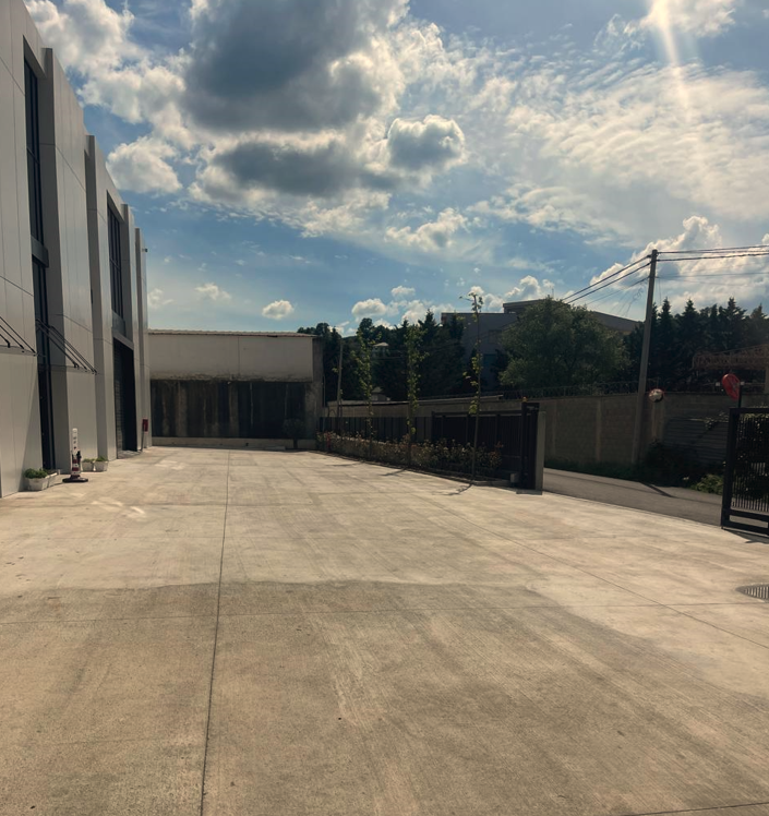 Tirane, jepet me qera zyre Kati 1, 200 m² 1.600 € (Kashar)