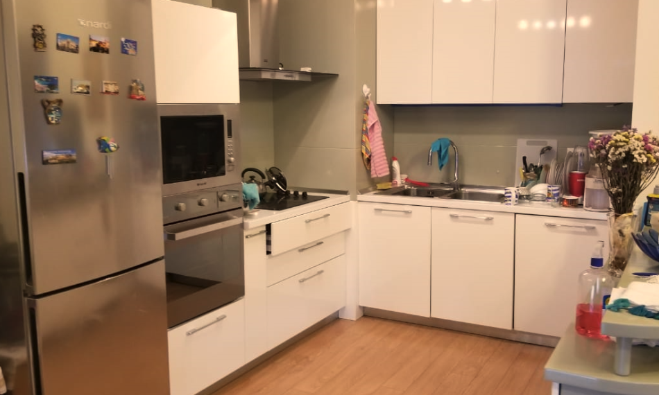 Tirane, jepet me qera apartament 2+1+Ballkon Kati 7, 100 m² 750 € (Pazari i Ri)
