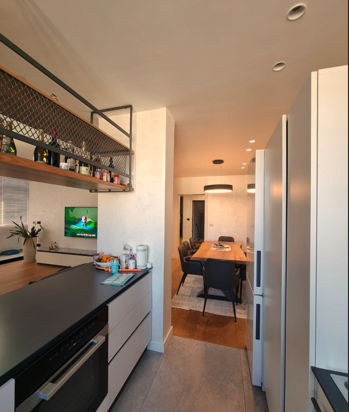 Tirane, jepet me qera apartament 2+1+Ballkon Kati 8, 120 m² 1.000 € (Stadiumi Dinamo)
