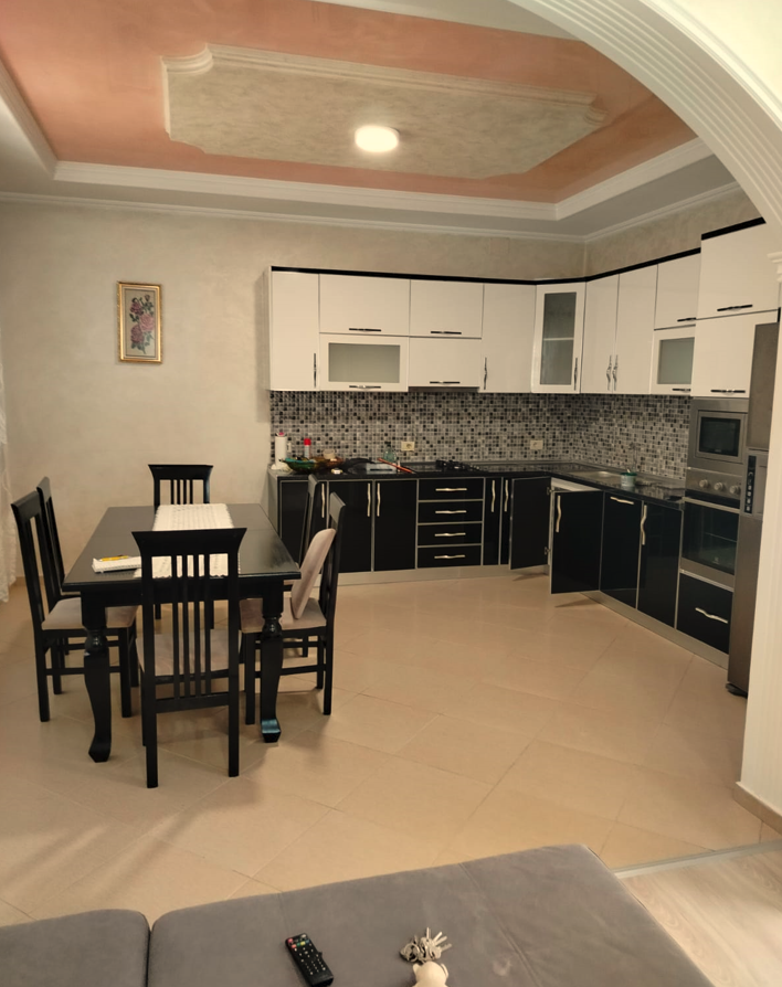 Tirane, jepet me qera Vile 3 Katshe Kati 0, 300 m² 1.300 € (Kthesa e Kamzes)