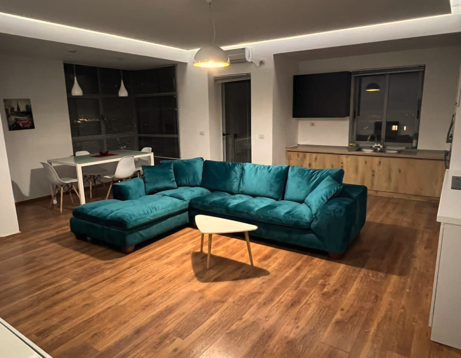 Tirane, jepet me qera apartament 2+1+Ballkon Kati 9, 85 m² 550 € (Astir)
