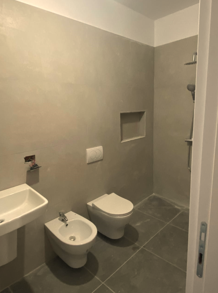 Tirane, shes apartament 2+1+Ballkon Kati 3, 96 m² 175.000 € (Shkolla e Kuqe)