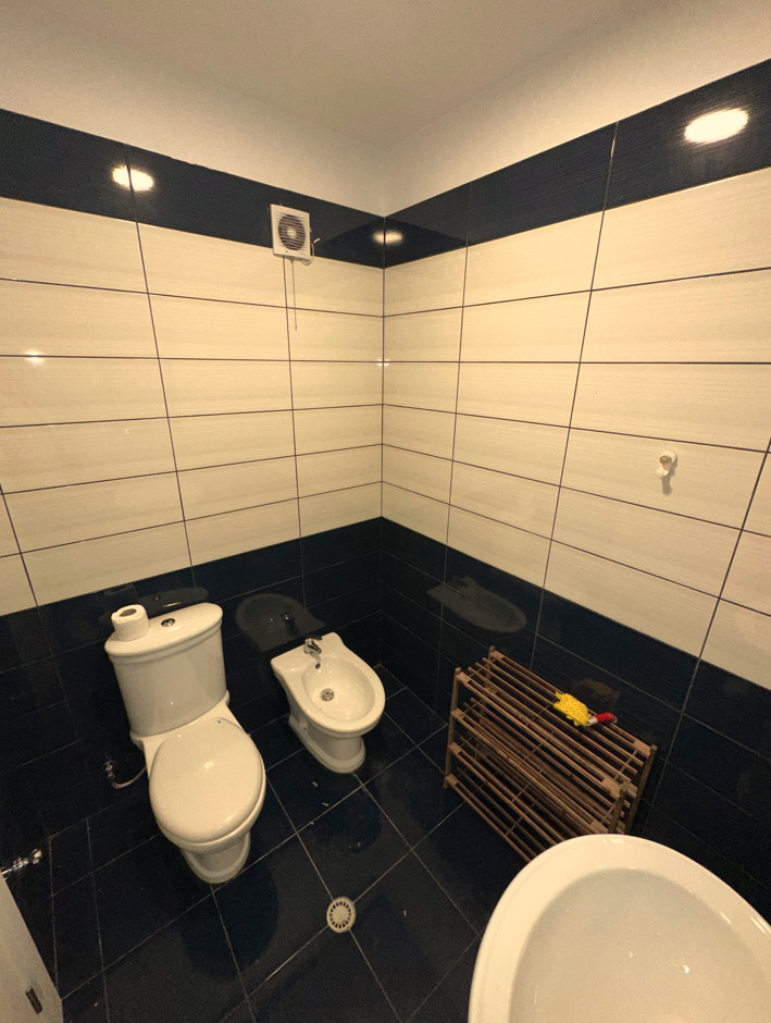 Tirane, jepet me qera apartament 2+1+Ballkon Kati 2, 100 m² 800 € (Kika 2)
