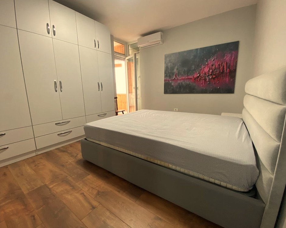 Tirane, jepet me qera apartament 2+1+Aneks+Ballkon Kati 13, 125 m² 1.100 € (Ish Ekspozita)