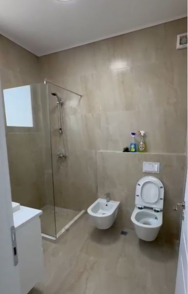 Tirane, jepet me qera apartament 2+1 Kati 6, 103 m² 649 € (KINOSTUDIO)