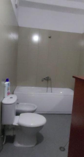 Tirane, jepet me qera apartament 2+1 Kati 0, 120 m² 550 € (Liqeni i thate)
