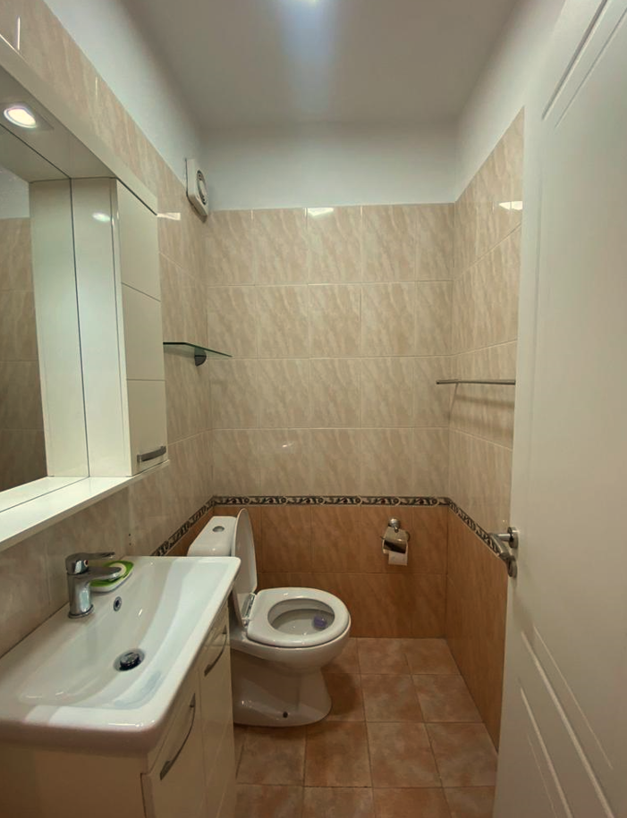 Tirane, jepet me qera apartament 2+1+Aneks+Ballkon Kati 13, 125 m² 1.100 € (Ish Ekspozita)