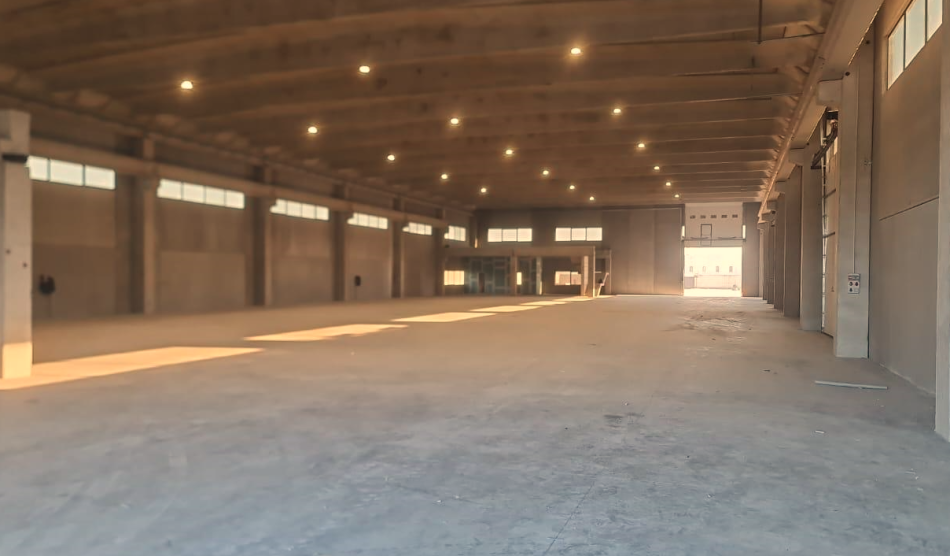Durres, jepet me qera magazine Kati 0, 2.350 m² 6.000 € (Durres)