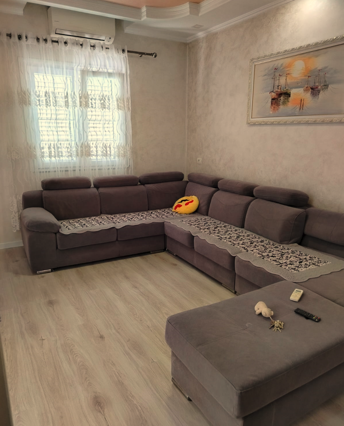 Tirane, jepet me qera Vile 3 Katshe Kati 0, 300 m² 1.300 € (Kthesa e Kamzes)
