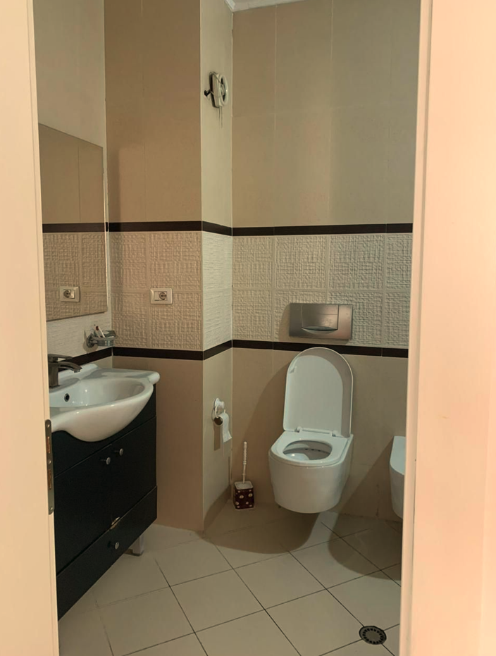 Tirane, jepet me qera apartament 2+1+Ballkon Kati 9, 85 m² 550 € (Astir)