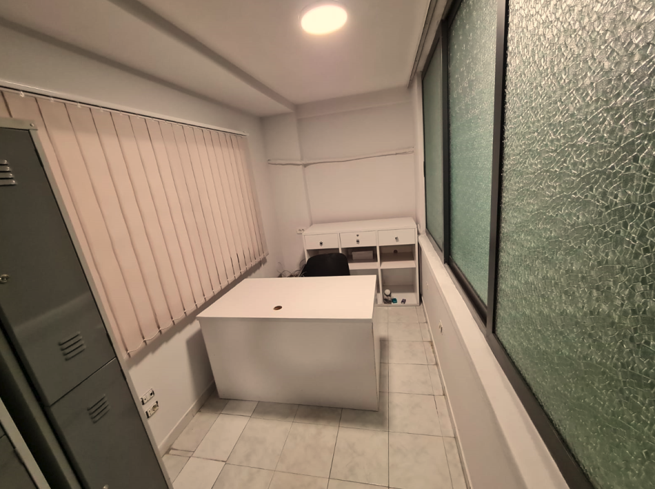 Tirane, jepet me qera zyre Kati 2, 120 m² 950 € (Bllok)