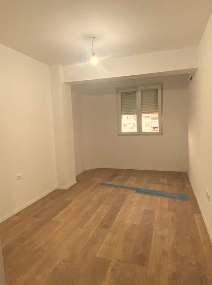 Tirane, shes apartament 2+1+Ballkon Kati 3, 96 m² 175.000 € (Shkolla e Kuqe)