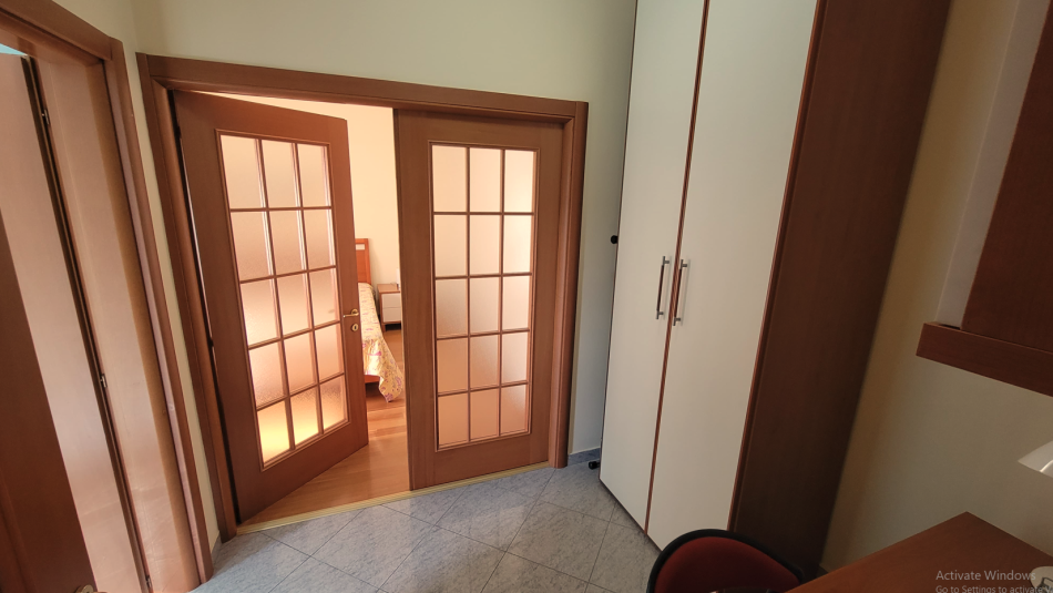 Tirane, jepet me qera apartament 2+1+Ballkon Kati 4, 136 m² 1.600 € (Bllok)
