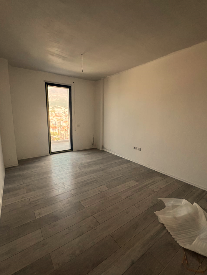 Tirane, shes apartament 3+1+Ballkon Kati 9, 133 m² 255.000 € (Kompleksi ASL)