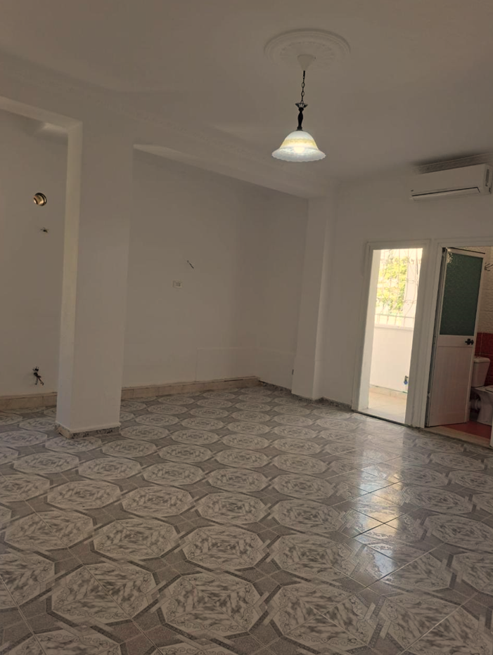 Tirane, jepet me qera zyre Kati 1, 153 m² 1.500 € (Bllok)