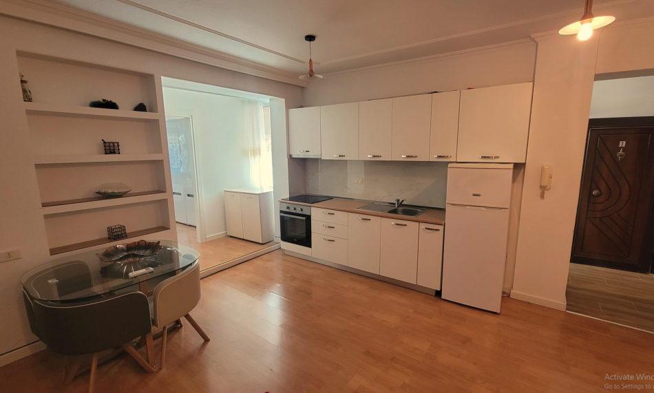 Tirane, shes apartament 2+1+Ballkon Kati 2, 85 m² 205.000 € (Bllok)