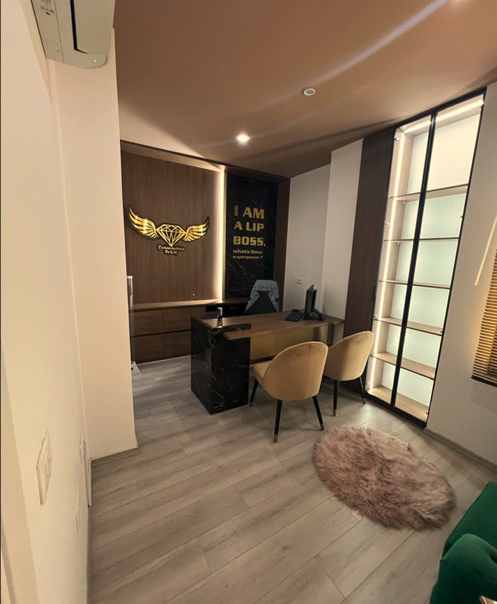 Tirane, jepet me qera zyre Kati 3, 126 m² 1.500 € (Square 21)