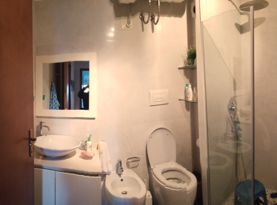 Tirane, jepet me qera apartament 2+1+Ballkon Kati 7, 100 m² 750 € (Pazari i Ri)