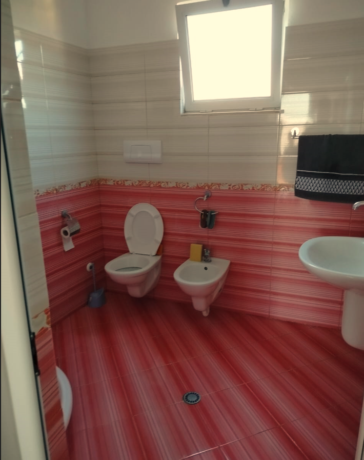 Tirane, shes Vile 2 Katshe , 235 m² 230.000 € (Laprake)