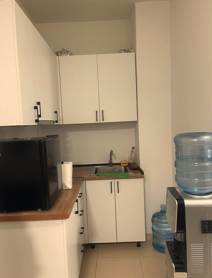 Tirane, jepet me qera zyre Kati 2, 162 m² 2.000 € (Rruga e Kosovareve)