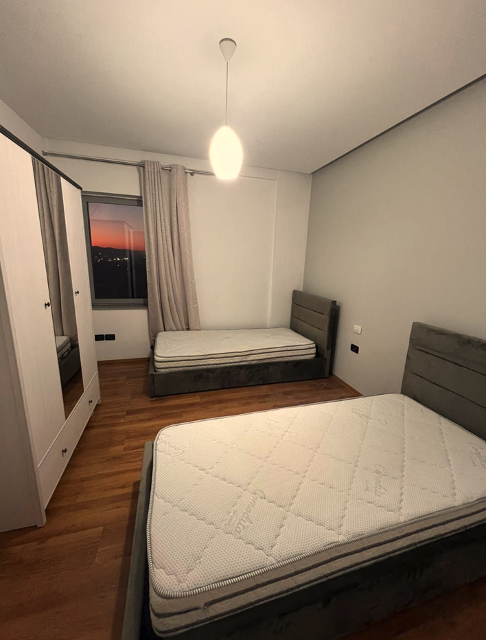 Tirane, jepet me qera apartament 2+1+Ballkon Kati 9, 85 m² 550 € (Astir)