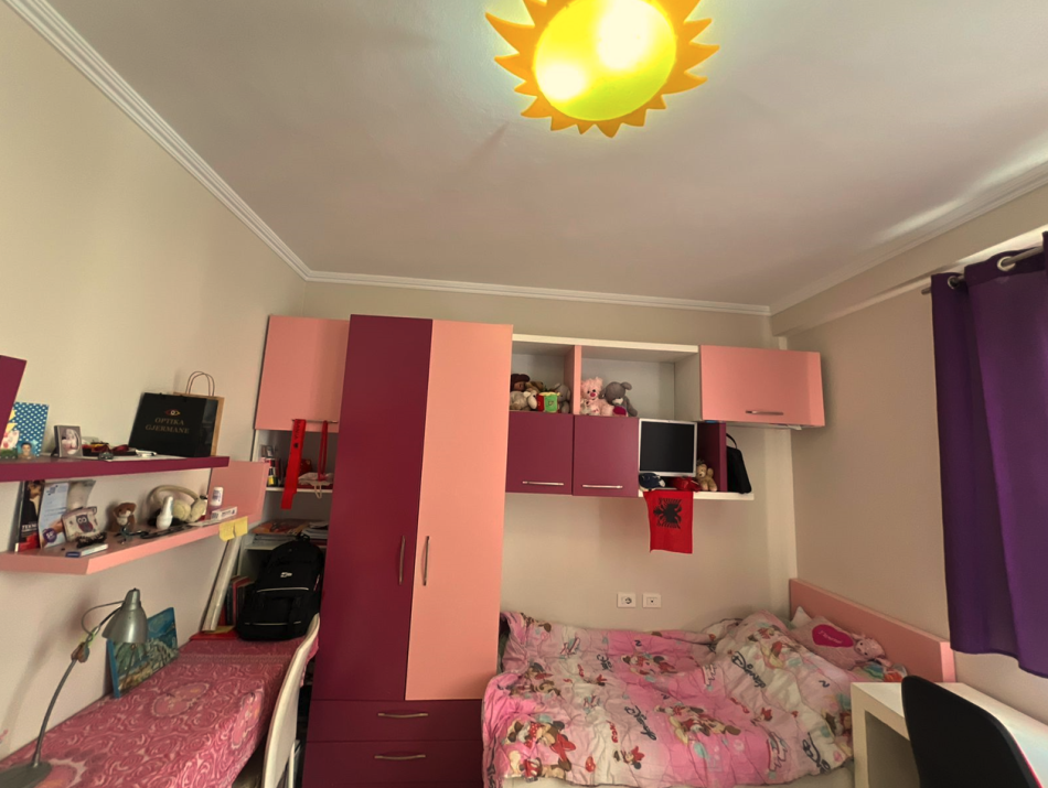 Tirane, shes apartament 2+1+Ballkon Kati 5, 99 m² 134.000 € (Yzberisht)