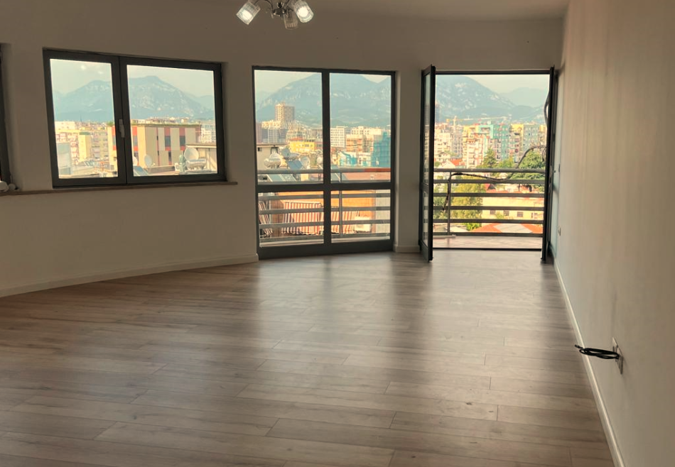 Tirane, shes apartament 1+1+Ballkon Kati 8, 76 m² 147.000 € (Zogu i Zi)