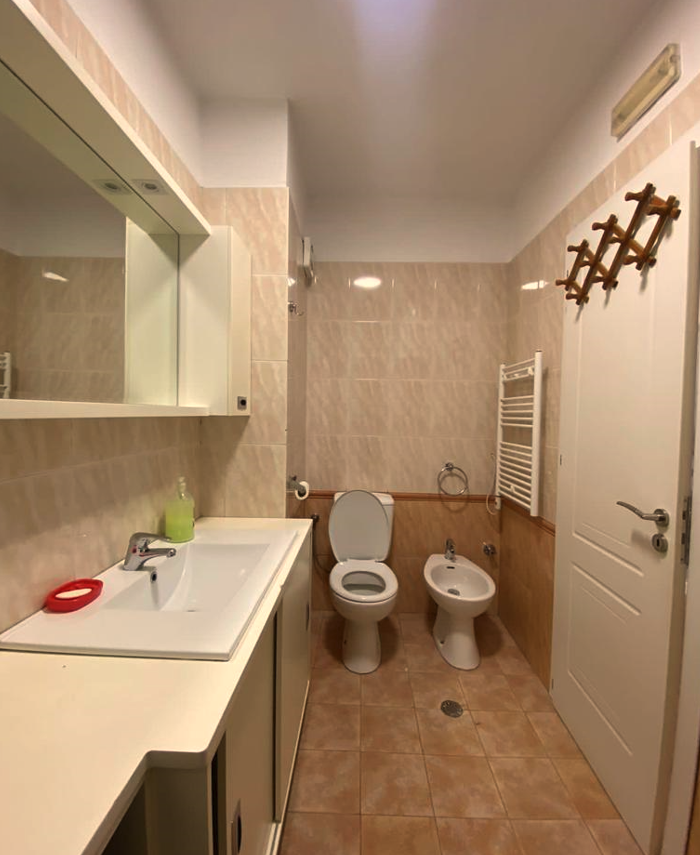 Tirane, jepet me qera apartament 2+1+Aneks+Ballkon Kati 13, 125 m² 1.100 € (Ish Ekspozita)