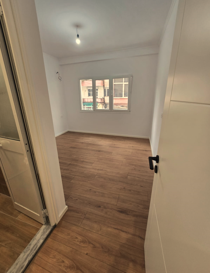 Tirane, shes apartament 2+1+Ballkon Kati 2, 87 m² 210.000 € (Rruga e Elbasanit)