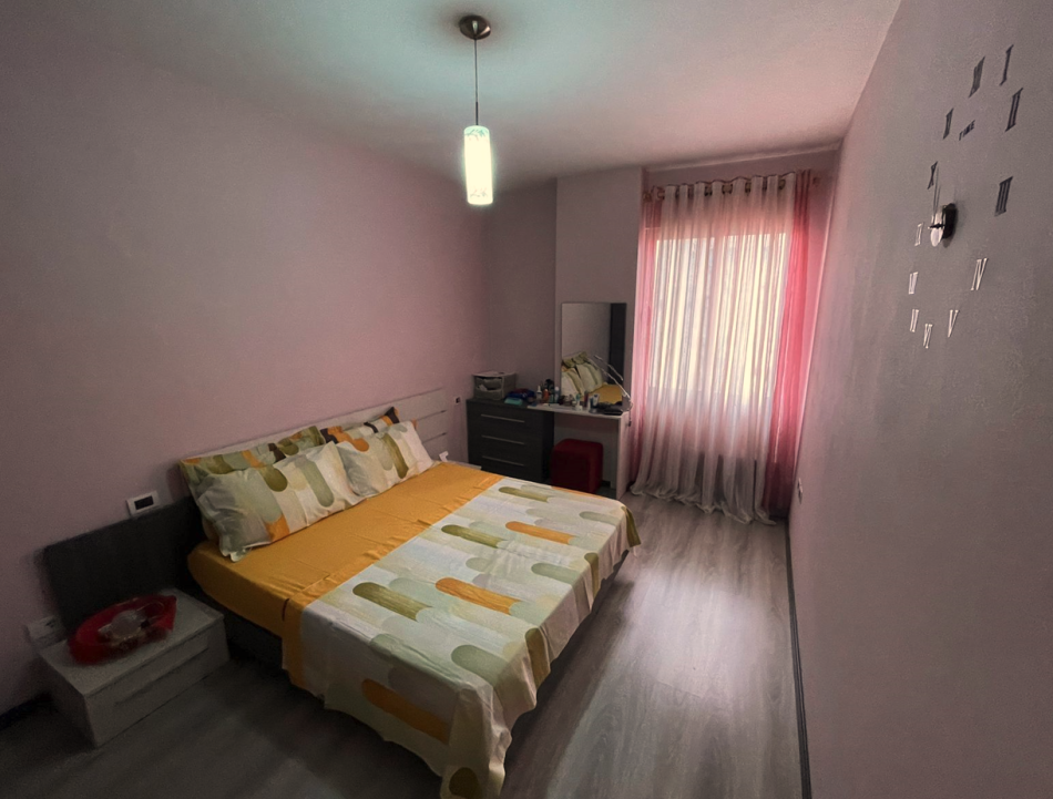 Tirane, shes apartament 2+1+Ballkon Kati 6, 106 m² 138.000 € (Yzberisht)