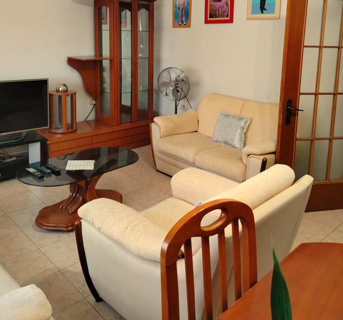 Tirane, jepet me qera apartament 2+1+Ballkon Kati 5, 130 m² 600 € (Rruga Kongresi i Manastirit)