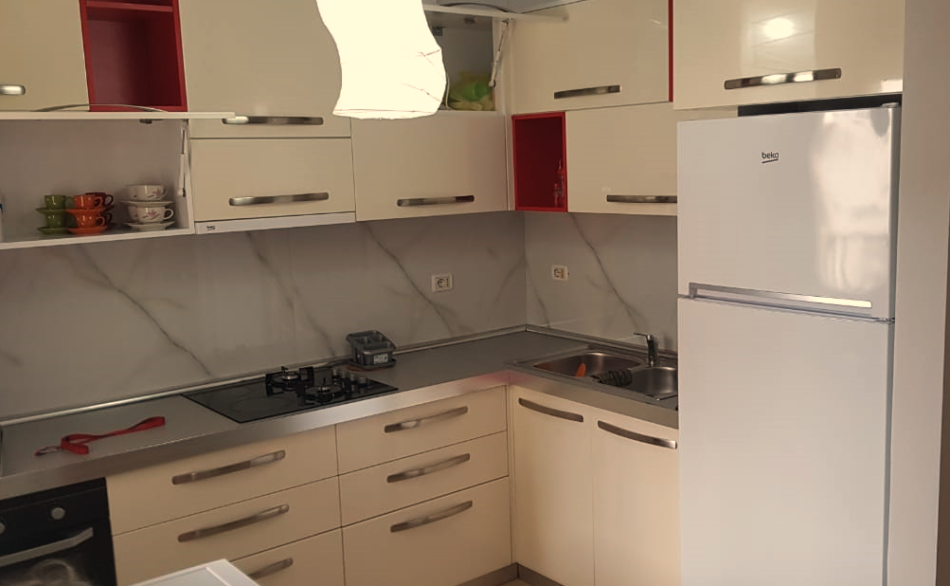 Tirane, jepet me qera apartament 2+1+Ballkon Kati 4, 100 m² 550 € (Kopshti Botanik)