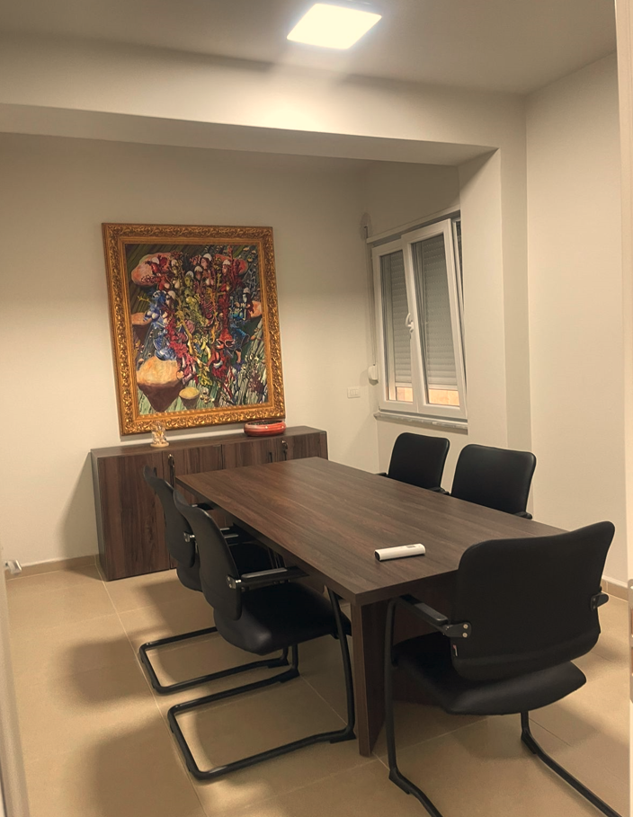 Tirane, jepet me qera zyre Kati 2, 162 m² 2.000 € (Rruga e Kosovareve)