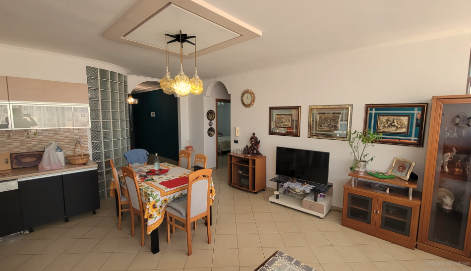 Tirane, jepet me qera apartament 3+1+Ballkon Kati 9, 130 m² 800 € (Rruga e Kavajes)