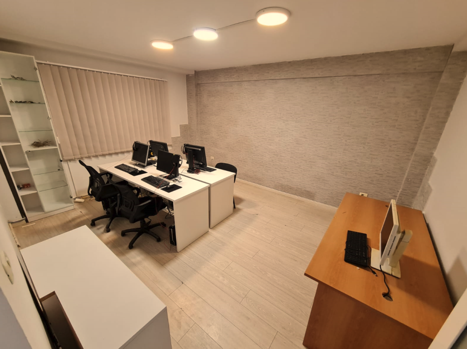 Tirane, jepet me qera zyre Kati 2, 120 m² 950 € (Bllok)