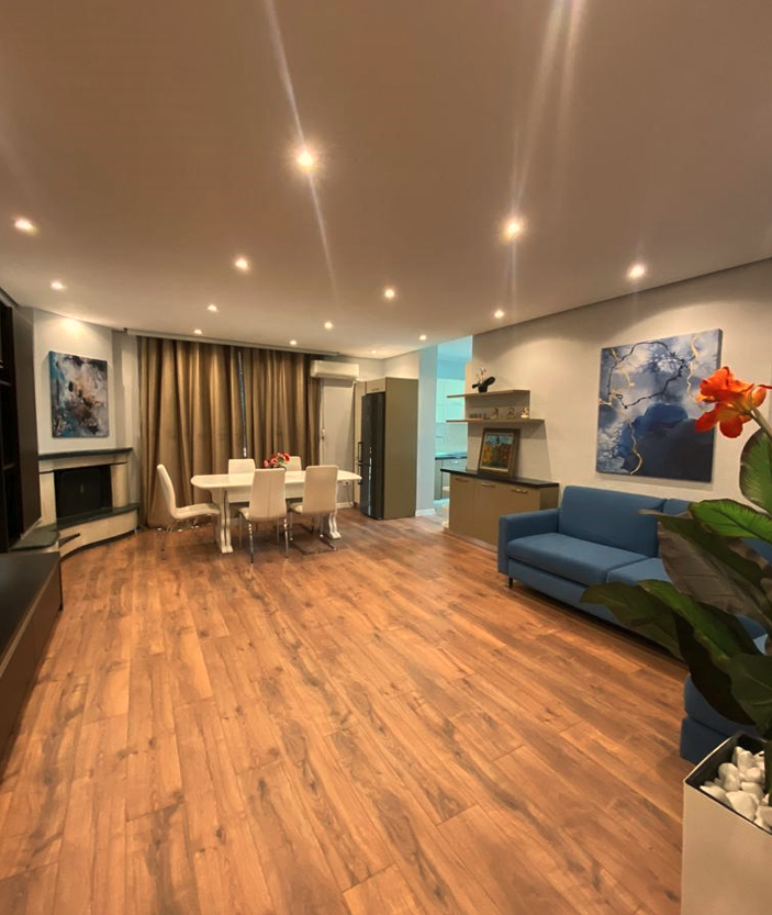 Tirane, jepet me qera apartament 2+1+Aneks+Ballkon Kati 13, 125 m² 1.100 € (Ish Ekspozita)