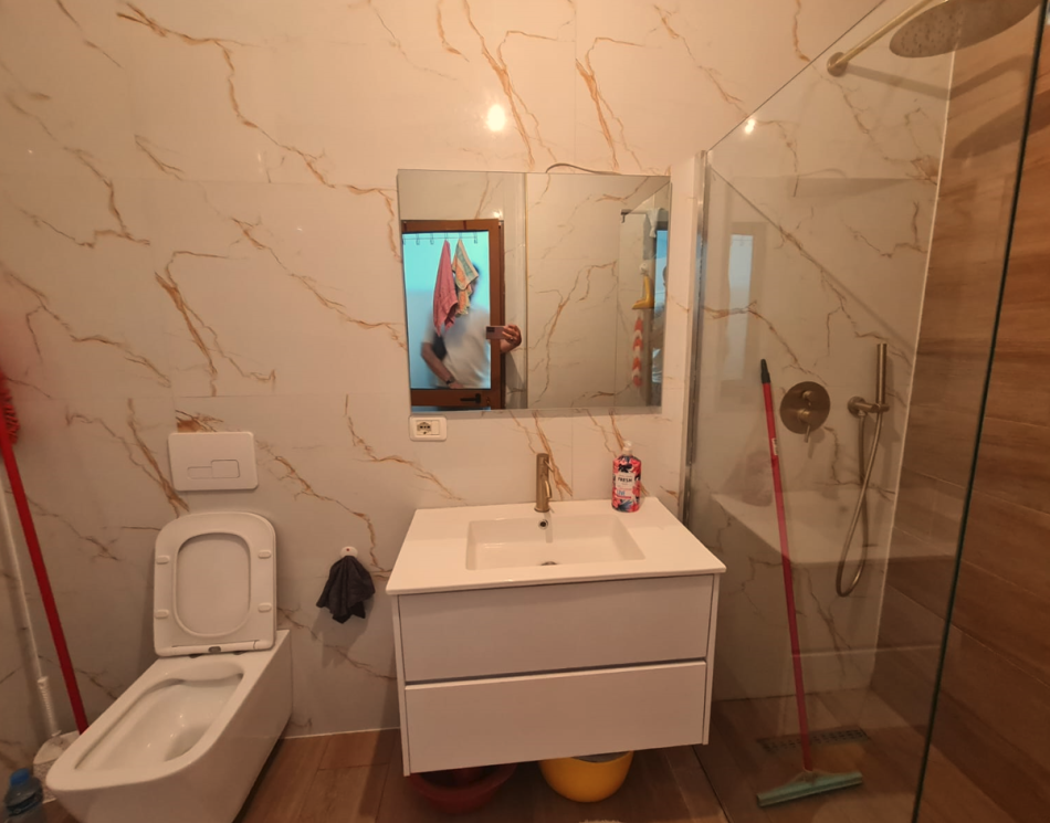 Tirane, shes apartament 2+1+Ballkon Kati 1, 93 m² 115.000 € (Misto Mame)