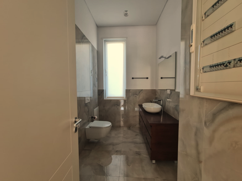 Tirane, jepet me qera Vile 2 Katshe Kati 0, 295 m² 4.000 € (Rolling Hills)