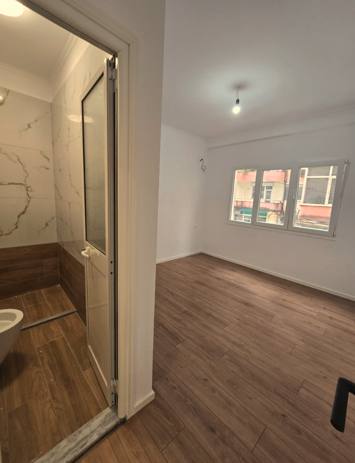 Tirane, shes apartament 2+1+Ballkon Kati 2, 87 m² 210.000 € (Rruga e Elbasanit)
