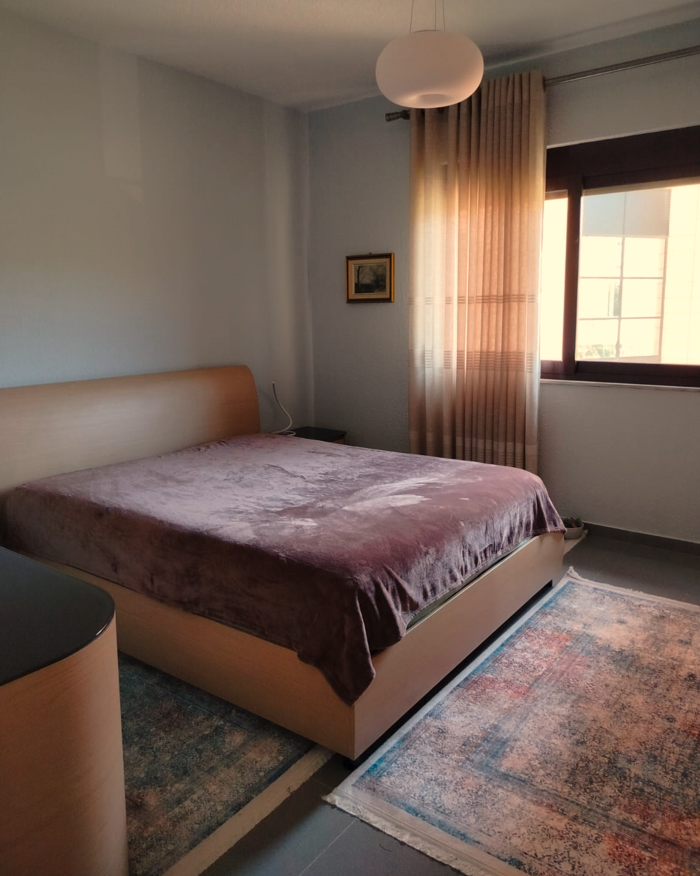 Tirane, jepet me qera apartament 2+1+Ballkon Kati 4, 90 m² 710 € (Rruga e Kosovareve)