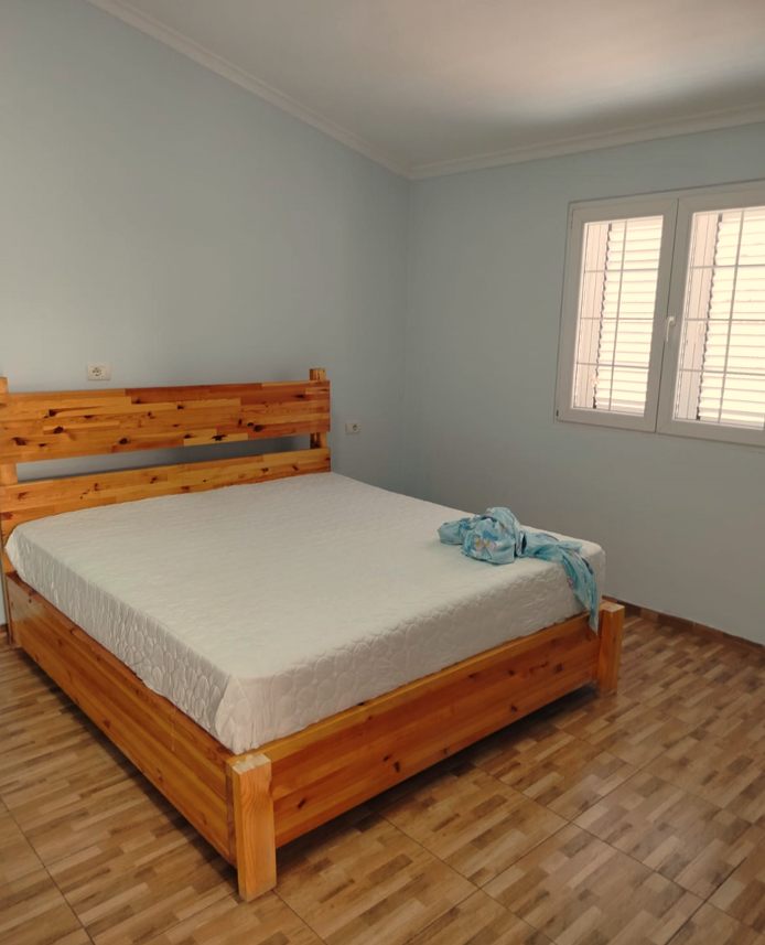 Tirane, jepet me qera Vile 3 Katshe Kati 0, 300 m² 1.300 € (Kthesa e Kamzes)