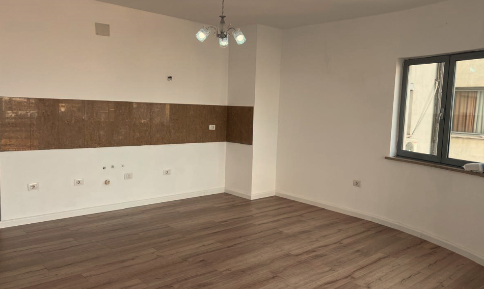 Tirane, shes apartament 1+1+Ballkon Kati 8, 76 m² 147.000 € (Zogu i Zi)