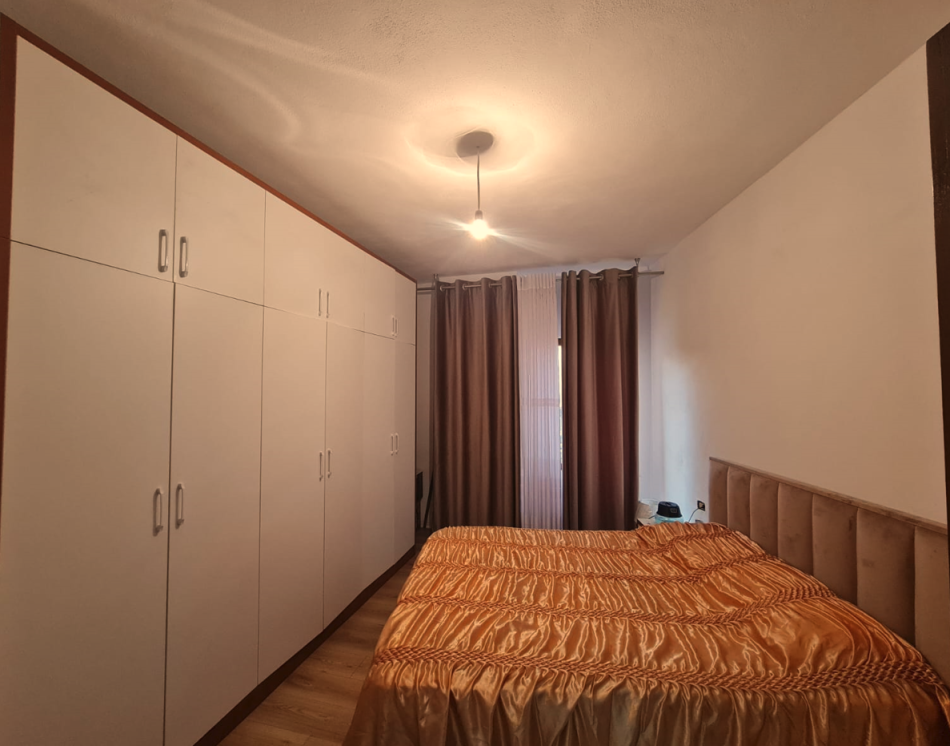 Tirane, shes apartament 2+1+Ballkon Kati 1, 93 m² 115.000 € (Misto Mame)